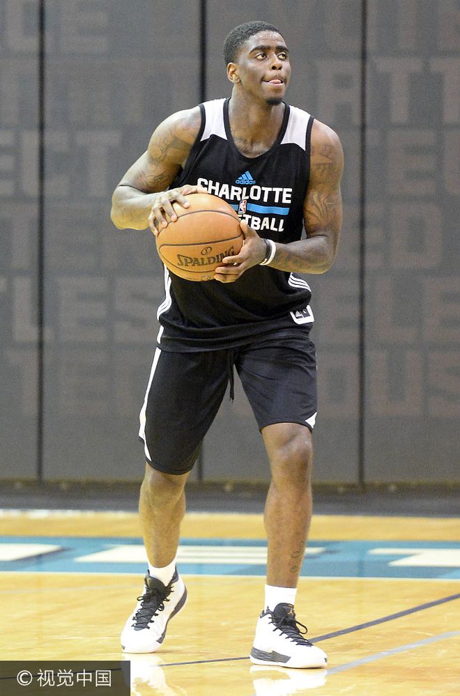 夏洛特黄蜂迎中超关键赛，今晨完成体检，引发热议，球探报告显示潜力