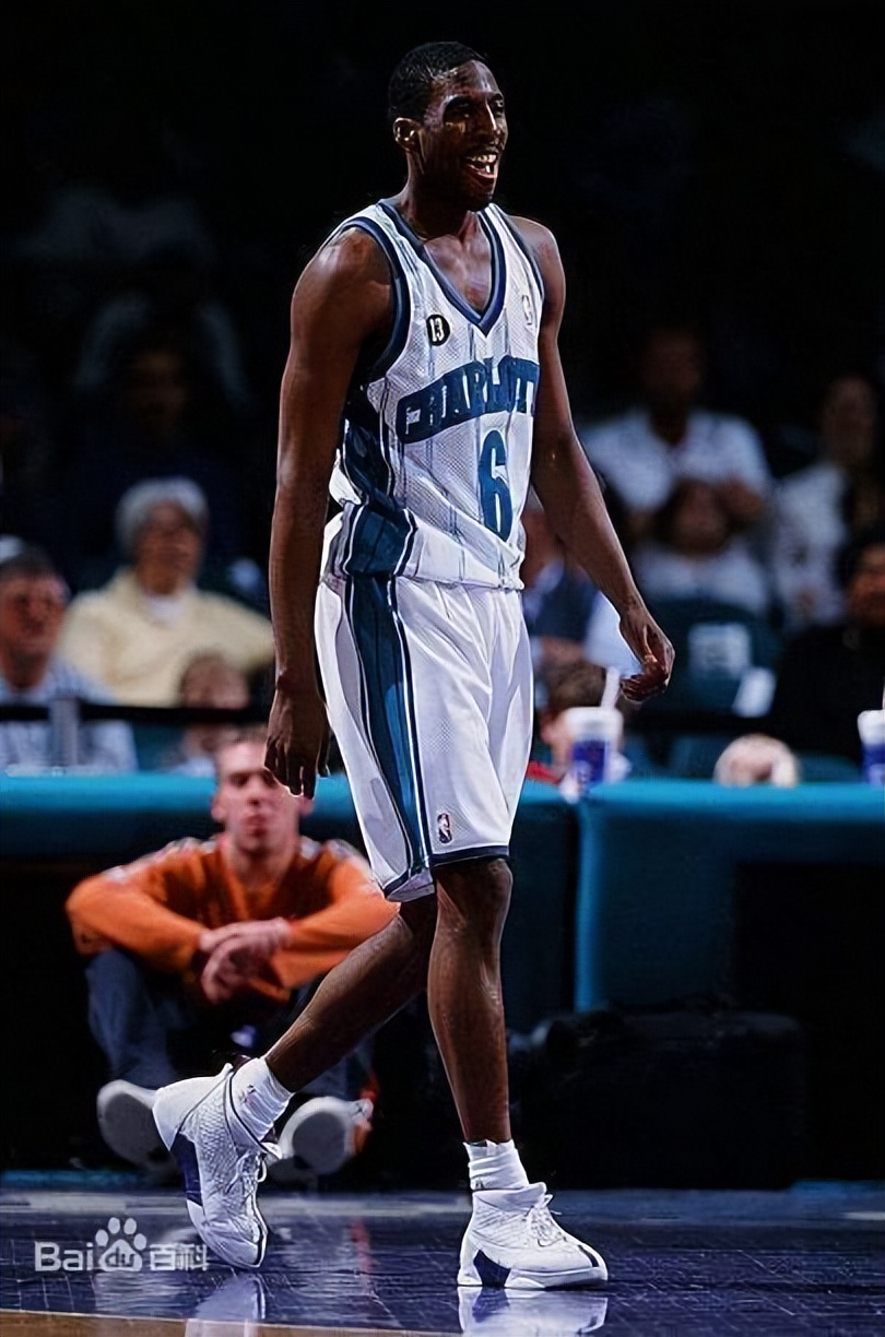 夏洛特黄蜂迎中超关键赛，今晨完成体检，引发热议，球探报告显示潜力