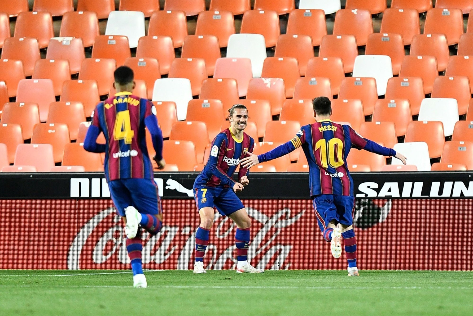 风云突变!瓦伦西亚赛后外线爆发;西甲版图或变;话题不断;轮换策略成焦点的简单介绍 风云突变!瓦伦西亚赛后外线爆发;西甲版图或变;话题不断;轮换策略成焦点的简单介绍